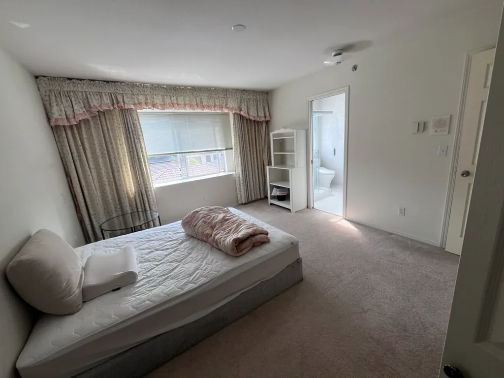 カナダライン Zone 1内で大きな部屋のマスタールーム募集‼️(Marine Drive)